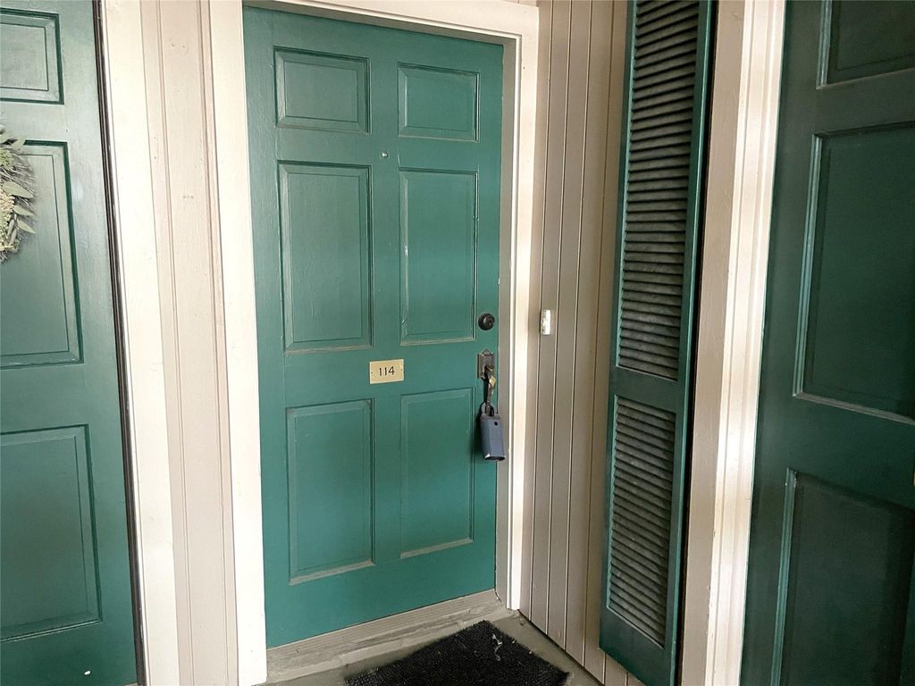 Photo of 2224 S Piney Point Road #114, Houston, TX 77063 (MLS # 38854014)