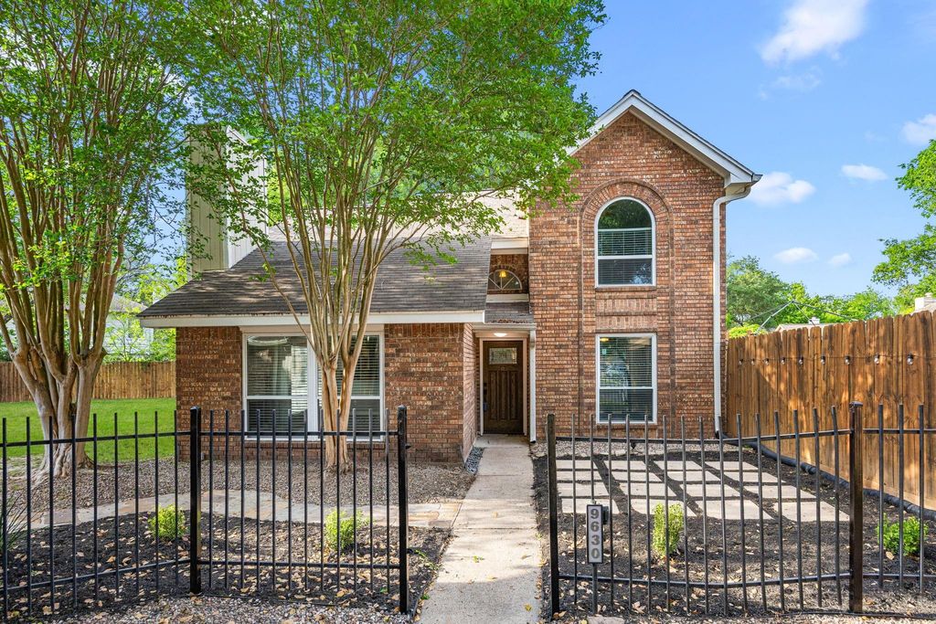 Photo of 9630 Top Gallant Court, Houston, TX 77065 (MLS # 79666109)