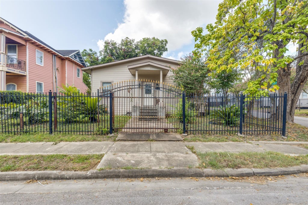 Photo of 3012 Garrow Street, Houston, TX 77003 (MLS # 24686506)