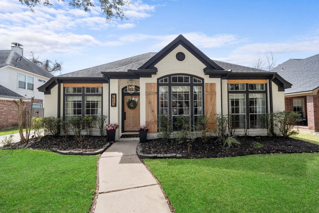 Photo of 2718 Five Oaks Drive, Missouri City, TX 77459 (MLS # 61037325)