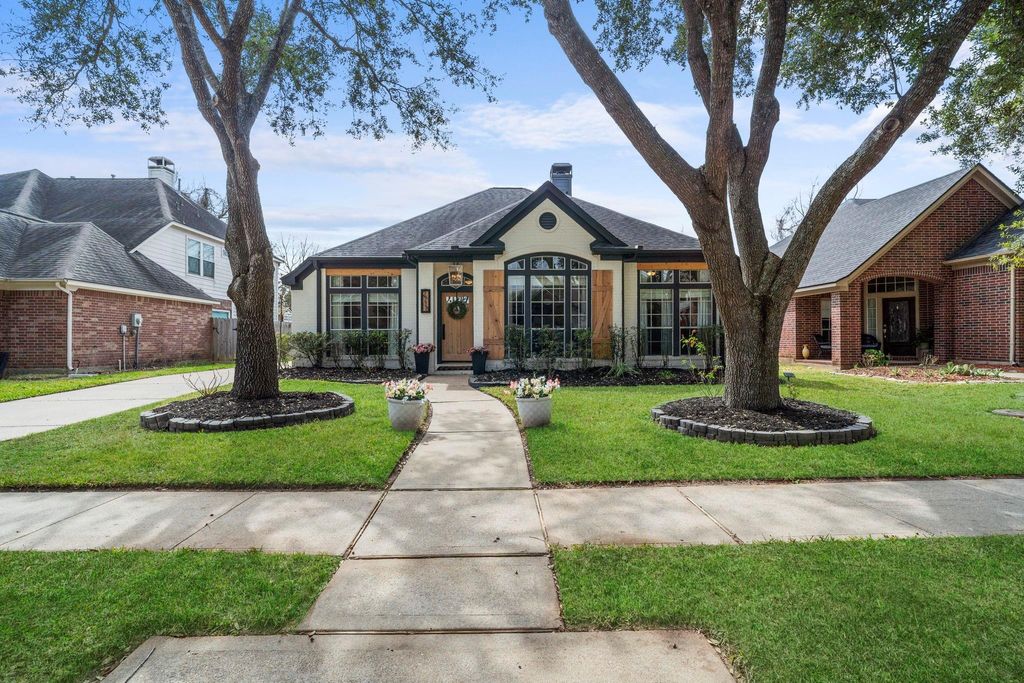 Photo of 2718 Five Oaks Drive, Missouri City, TX 77459 (MLS # 61037325)