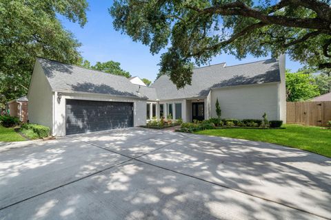 Photo of 10214 Inwood Drive, Houston, TX 77042 (MLS # 58444416) Photo of 10214 Inwood Drive, Houston, TX 77042 (MLS # 58444416)