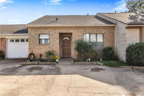 Photo of 1401 Avenue O #I, Huntsville, TX 77340 (MLS # 95853237)