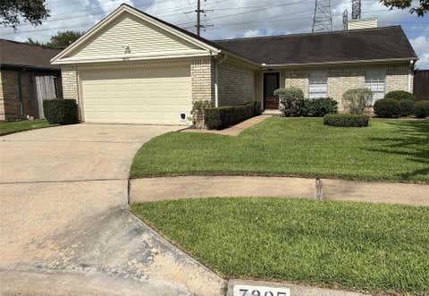 Homes For Rent - 3207 E Heatherock Circle<br/> Sugar Land, TX 77479