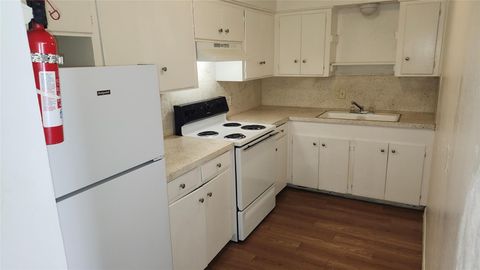 Photo of 105 Avondale Street #16, Houston, TX 77006 (MLS # 41993130)