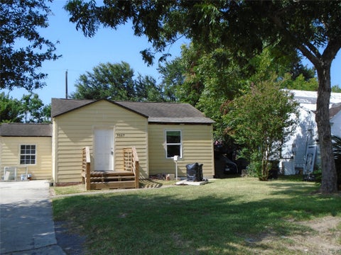 Photo of 7527 Erath Street, Houston, TX 77023 (MLS # 69368588)