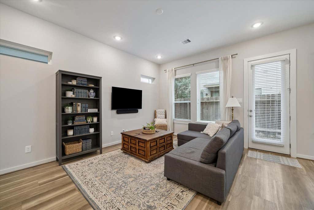 Photo of 606 Thornton Road #D, Houston, TX 77018 (MLS # 40613293)