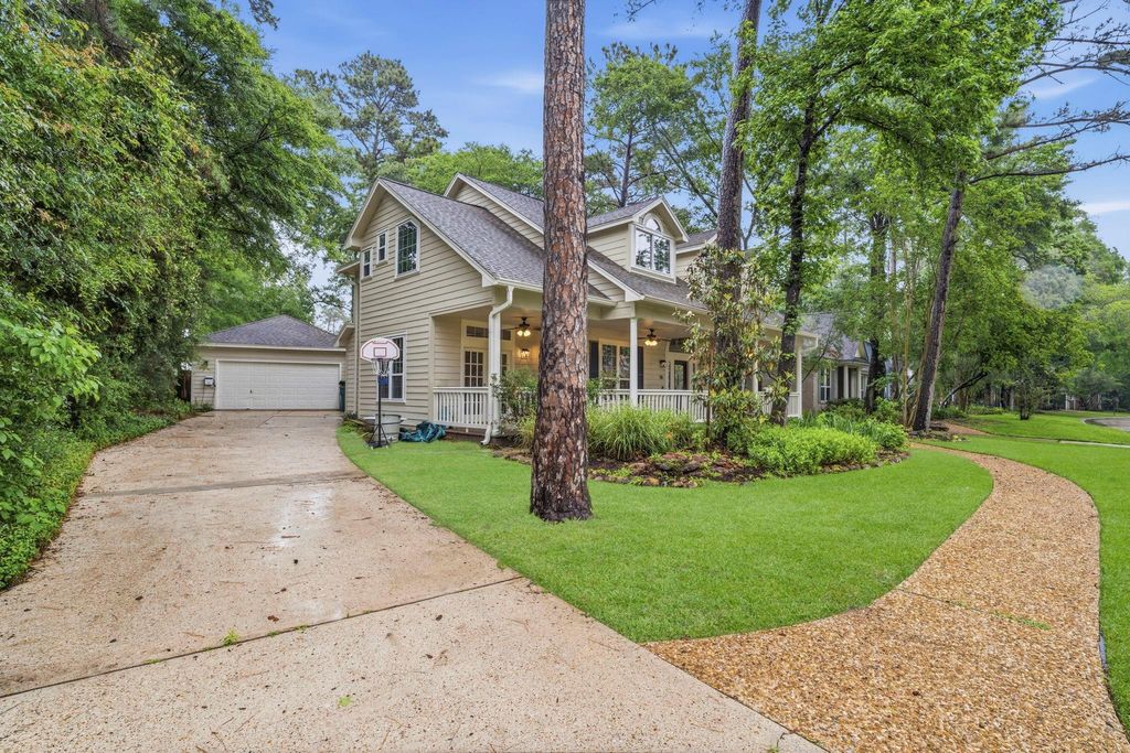Photo of 18 Amber Leaf Court, The Woodlands, TX 77381 (MLS # 16788484)