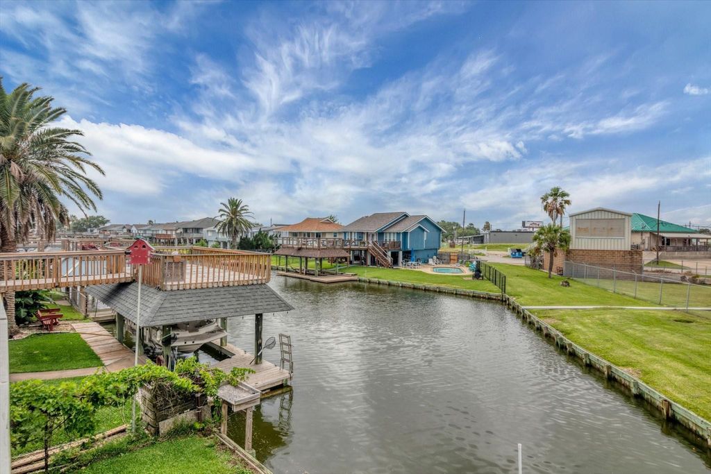 Photo of 286 Ling Street, Bayou Vista, TX 77563 (MLS # 30763849)