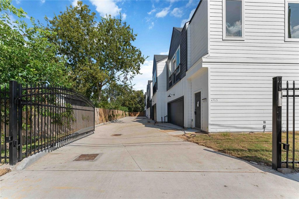 Photo of 4713 Mallow Street #A/B, Houston, TX 77033 (MLS # 14954678)