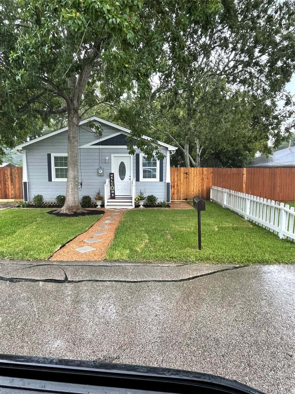 Photo of 602 Michigan, League City, TX 77573 (MLS # 12311461)