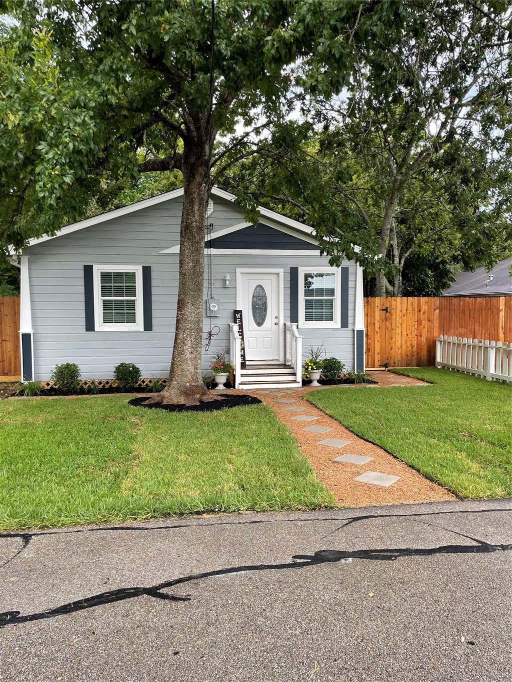 Photo of 602 Michigan, League City, TX 77573 (MLS # 12311461)
