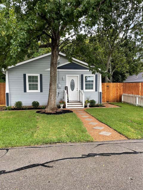 Photo of 602 Michigan, League City, TX 77573 (MLS # 12311461)
