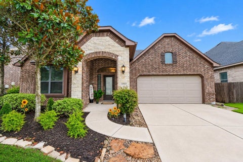 Photo of 6723 Sotoria Lane, Sugar Land, TX 77479 (MLS # 35906109)