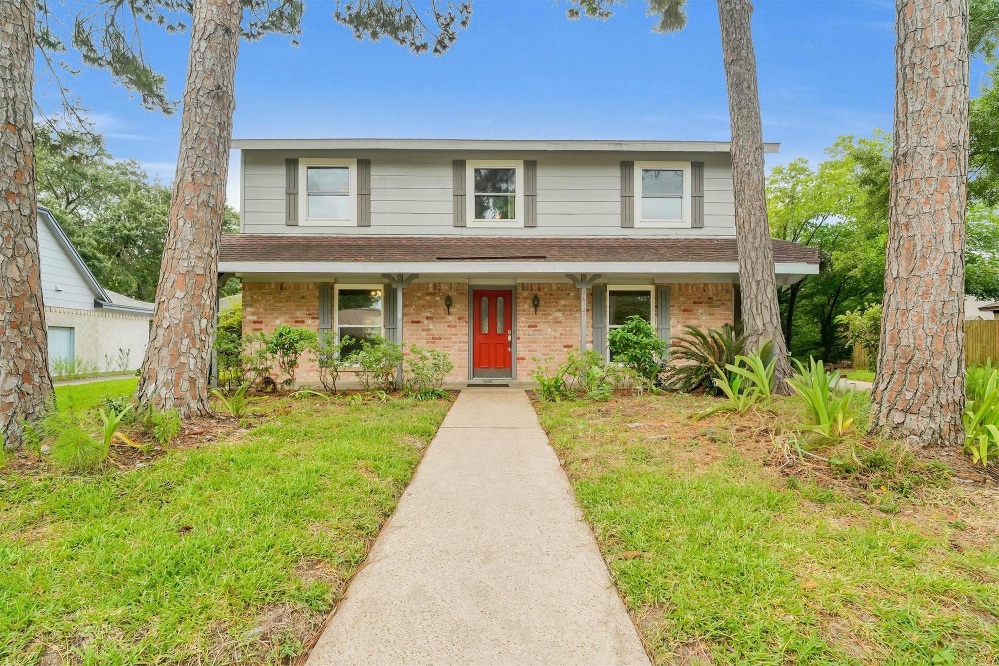 16121 Lakeview Drive