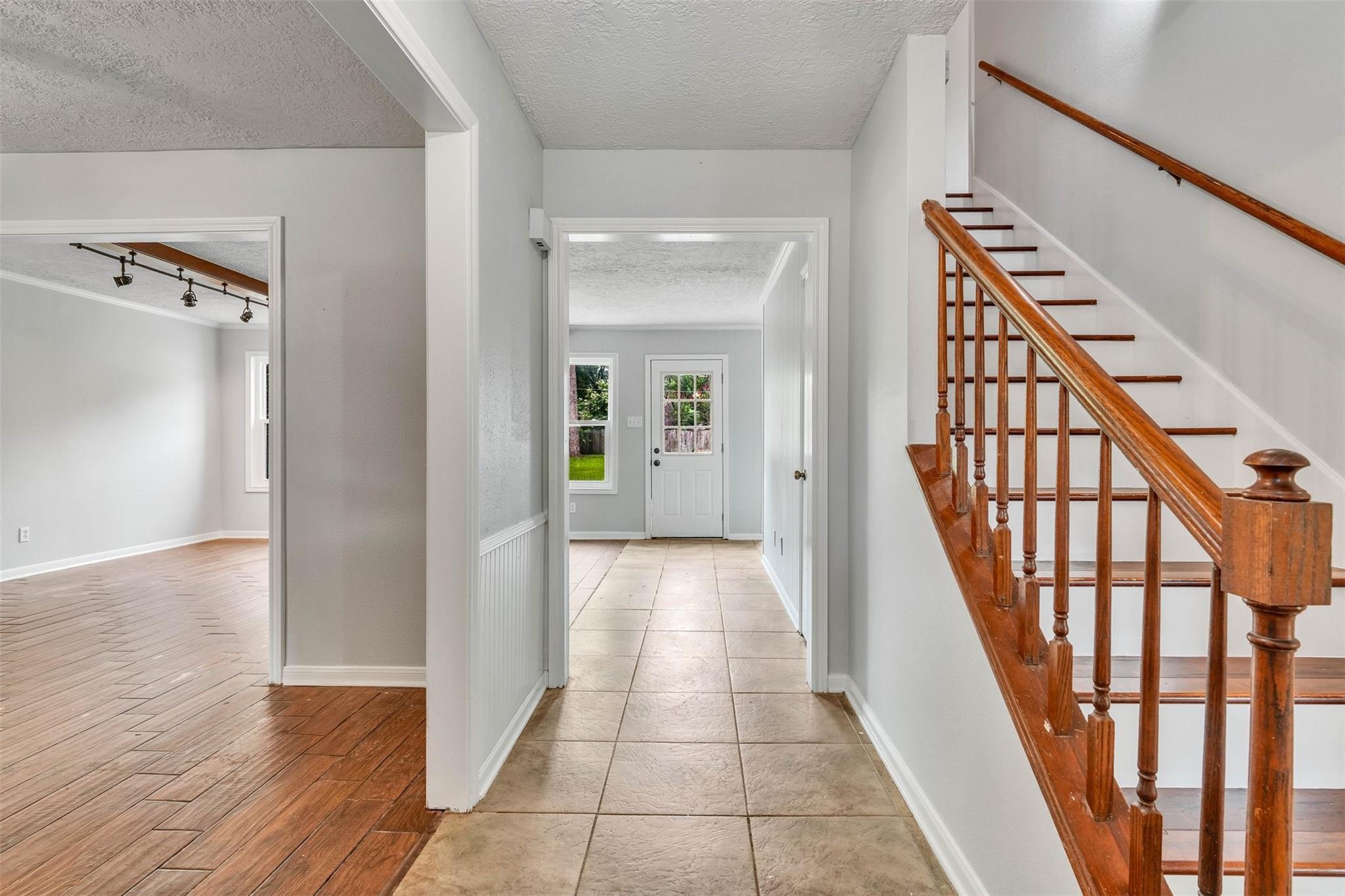 16121 Lakeview Drive