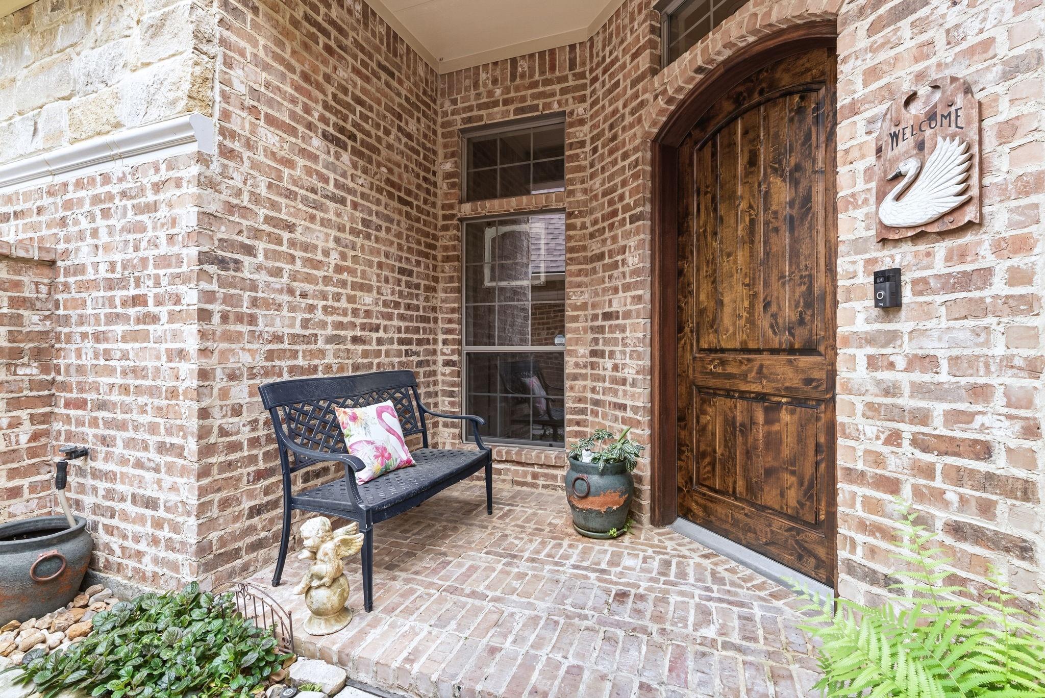 99 N Mews Wood Court