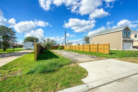 Vacant Land For Sale - 142 Flamingo Bight<br/> Baytown, TX 77523