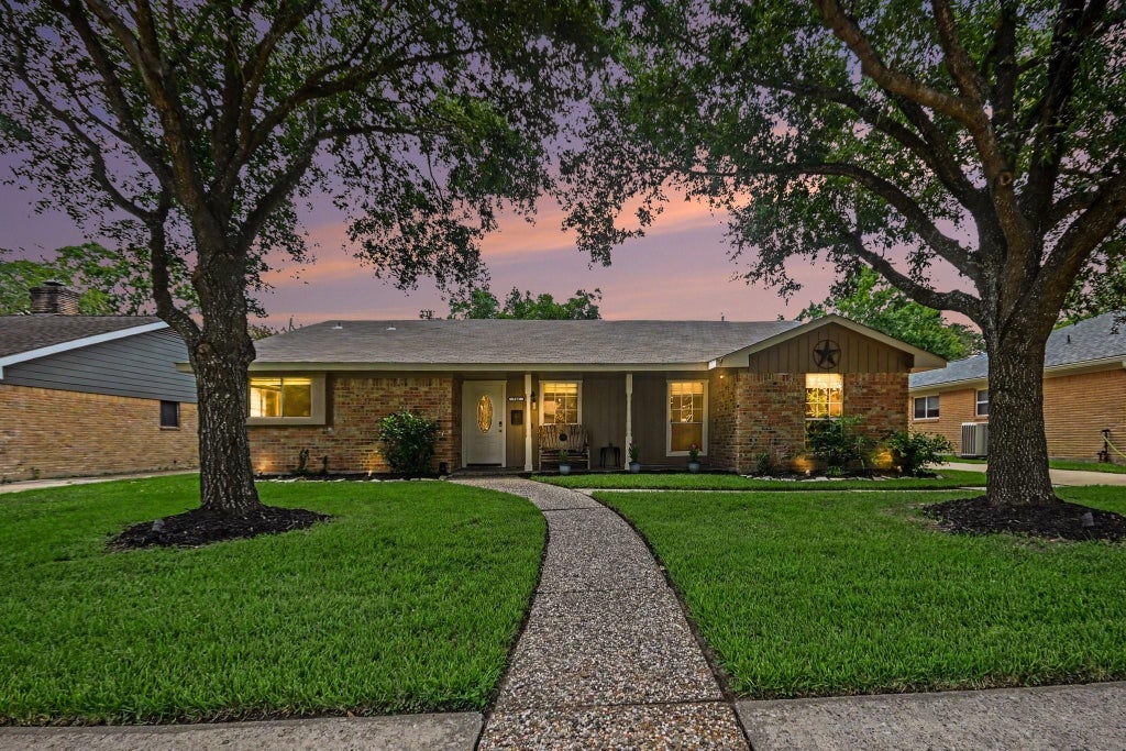 Photo of 722 Seaway Drive, Seabrook, TX 77586 (MLS # 46202526)