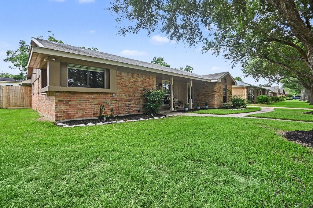 Photo of 722 Seaway Drive, Seabrook, TX 77586 (MLS # 46202526)