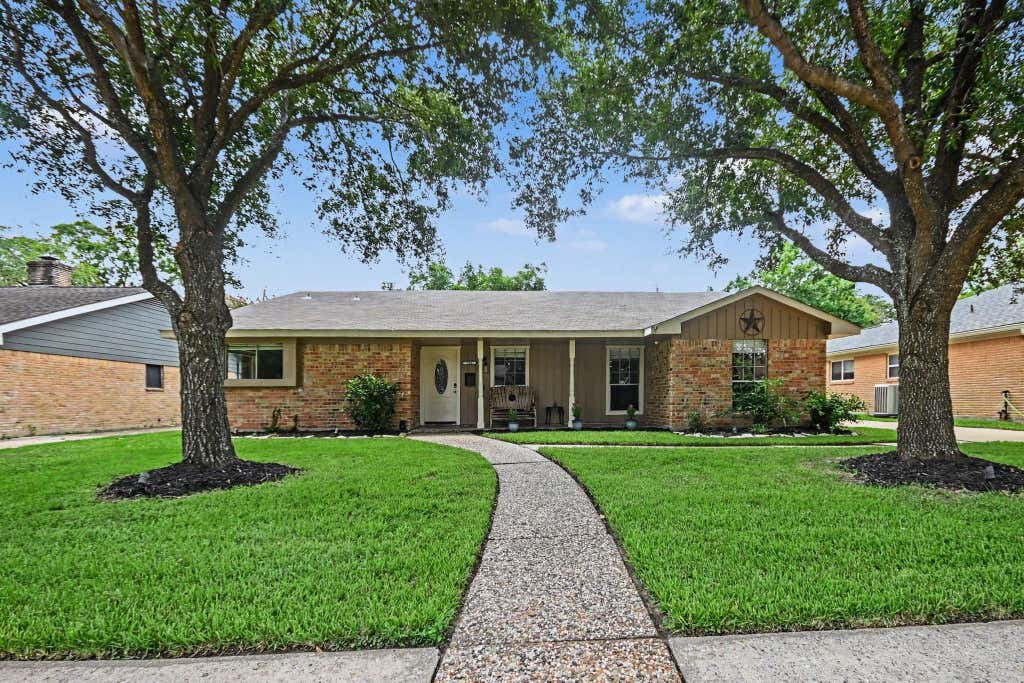 Photo of 722 Seaway Drive, Seabrook, TX 77586 (MLS # 46202526)