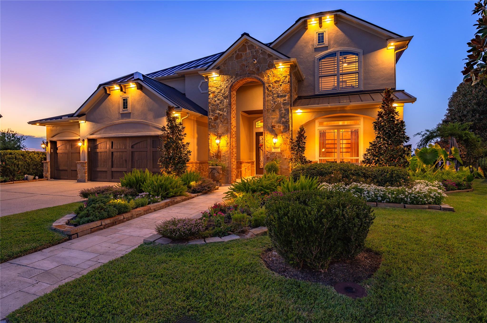 858 Signature Cove