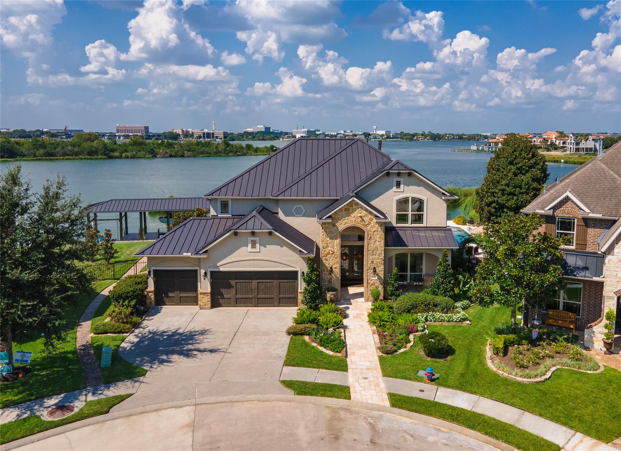 858 Signature Cove
