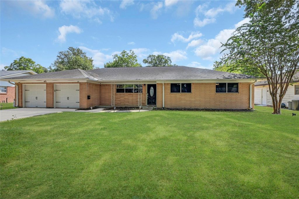 Photo of 1215 Lawrence Street, Rosenberg, TX 77471 (MLS # 7223208)