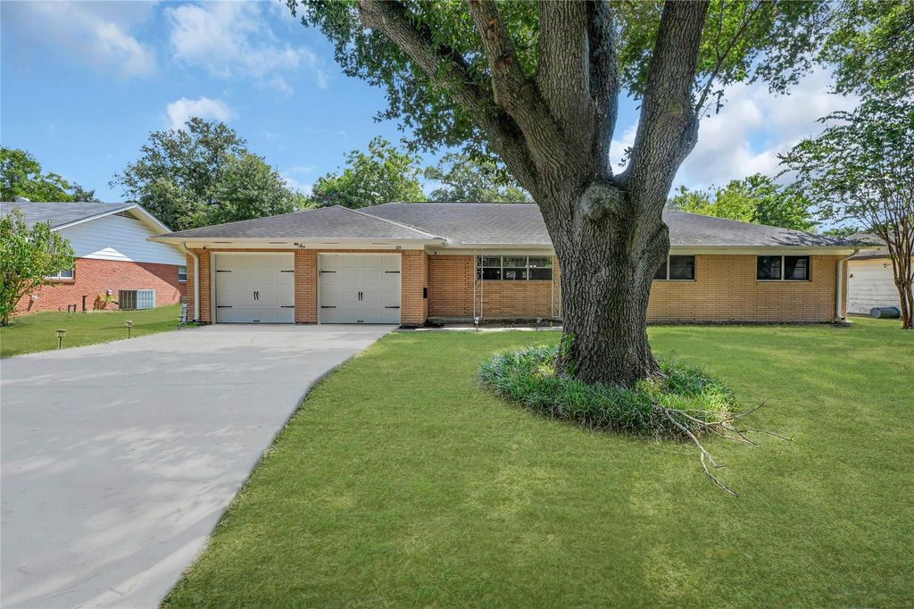 Photo of 1215 Lawrence Street, Rosenberg, TX 77471 (MLS # 7223208)