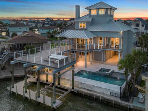 Photo of 1311 Oahu Drive, Tiki Island, TX 77554 (MLS # 13559171)
