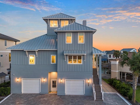Tiny photo for 1311 Oahu Drive, Tiki Island, TX 77554 (MLS # 13559171)