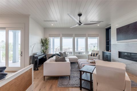 Tiny photo for 1311 Oahu Drive, Tiki Island, TX 77554 (MLS # 13559171)
