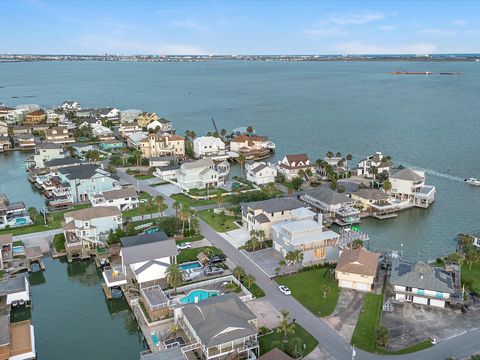 Tiny photo for 1311 Oahu Drive, Tiki Island, TX 77554 (MLS # 13559171)