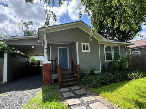 Photo of 1405 Walton Street, Houston, TX 77009 (MLS # 51926381)