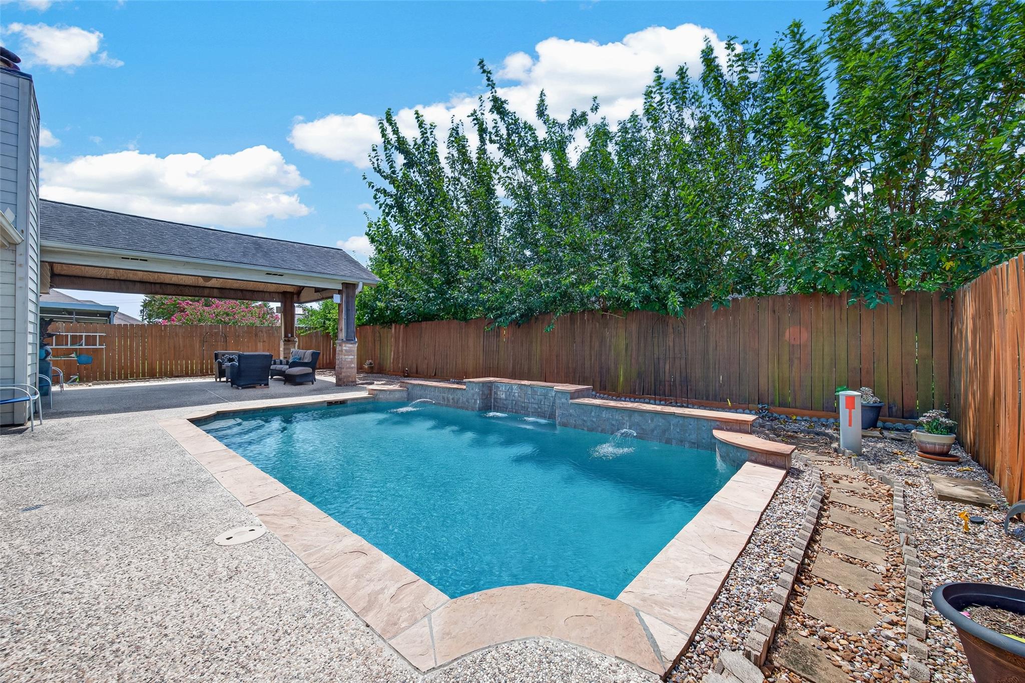 11004 Oakwood Drive