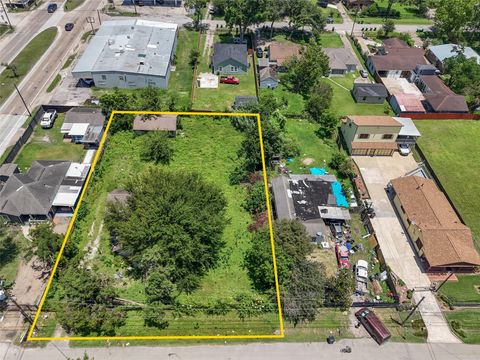 Photo of 809 Dorchester St, Houston, TX 77022 (MLS # 75672368)