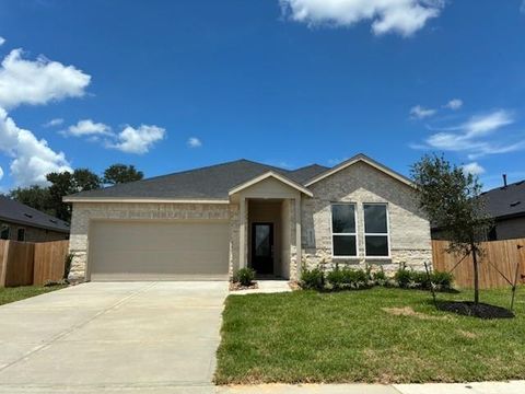 Photo of 425 Robin Street, Angleton, TX 77515 (MLS # 34707984)