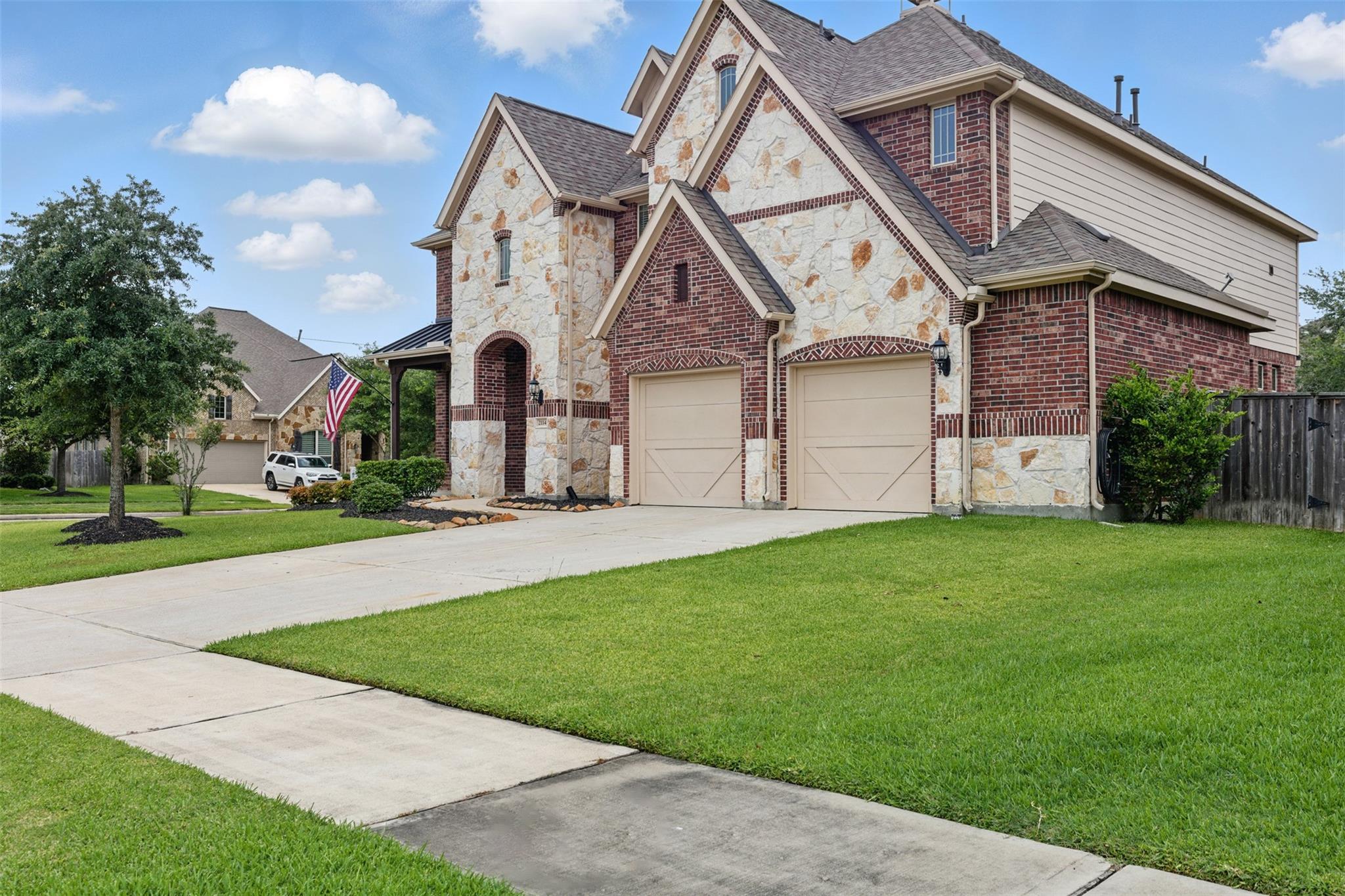 2114 Holly Manor Court