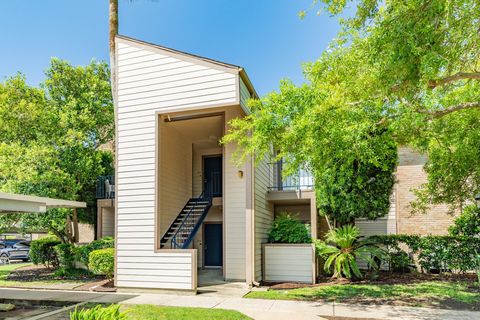 Photo of 7098 N Holiday Drive, Galveston, TX 77550 (MLS # 57108658)