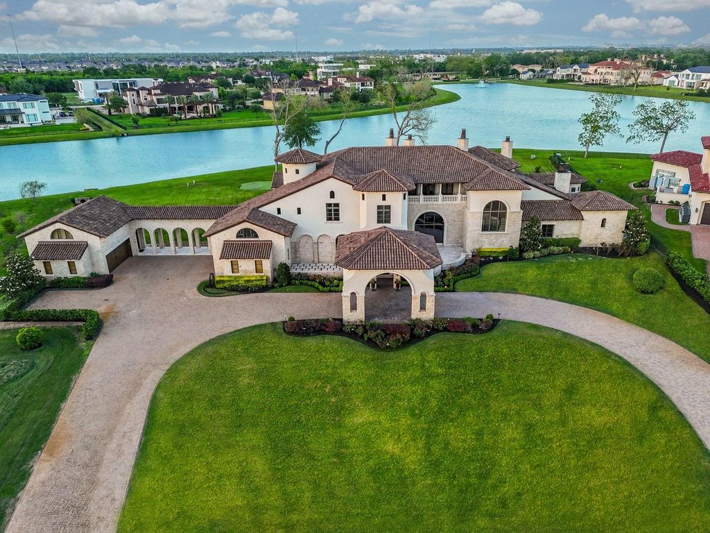Photo of 24 Sovereign Circle, Richmond, TX 77469 (MLS # 84628981)