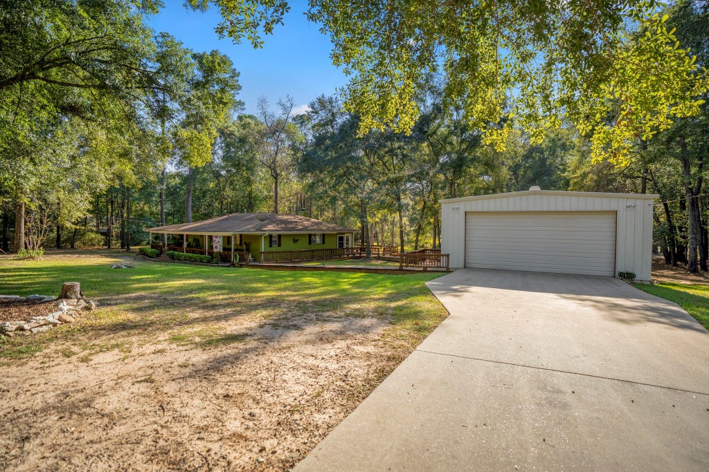 Photo of 2001 Northshore Drive, Conroe, TX 77304 (MLS # 65082310)