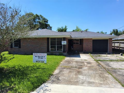Photo of 701 Sherrill Street, West Orange, TX 77630 (MLS # 49822655)