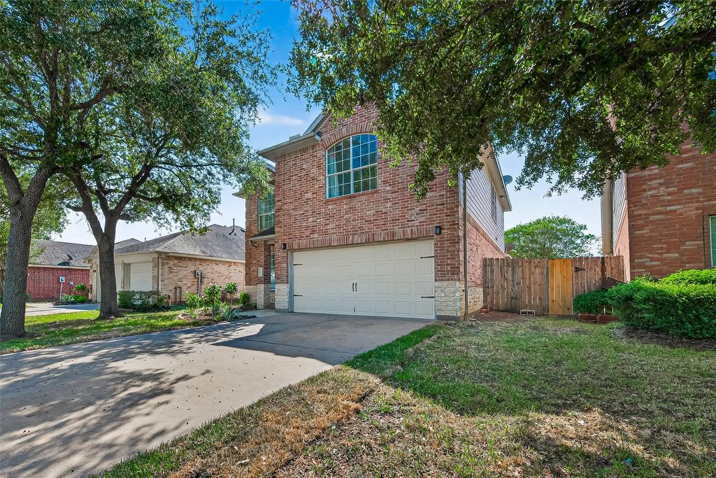 Photo of 2111 Castle Gardens Lane, Katy, TX 77449 (MLS # 97700384)