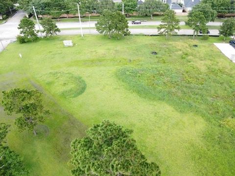 Photo of 2920 W Walker Street, League City, TX 77573 (MLS # 93776099)
