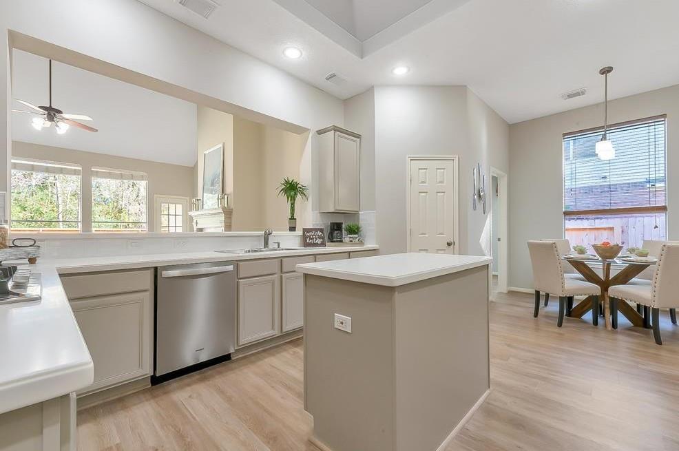 46 E Hobbit Glen Drive