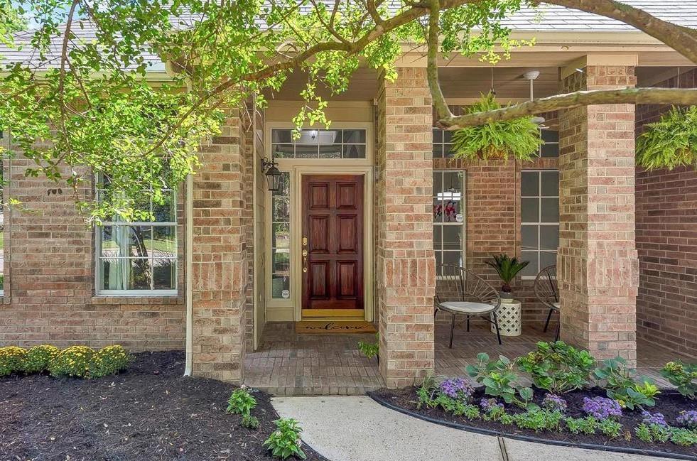 46 E Hobbit Glen Drive