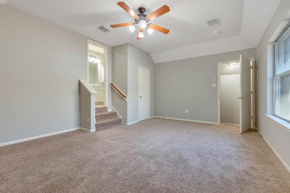 46 E Hobbit Glen Drive