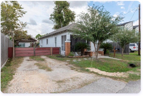Homes For Sale - 121 E 32nd Street<br/> Houston, TX 77018