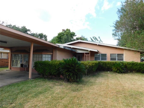 Homes For Rent - 402 Cavalier Lane<br/> Pasadena, TX 77502