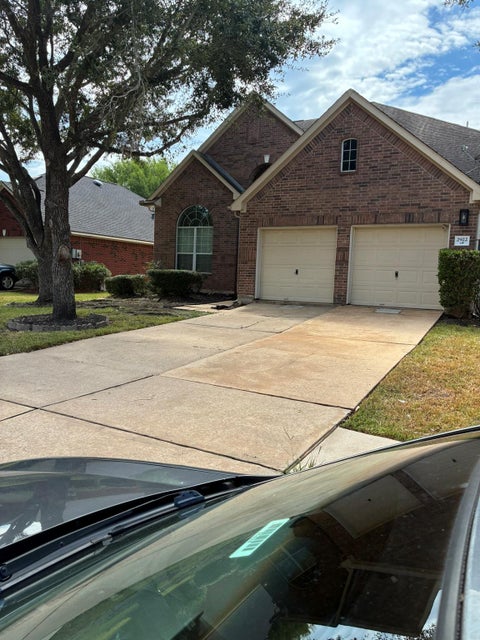 Photo of 2922 Laurel Brook Ln LN, Pearland, TX 77584 (MLS # 30511556)